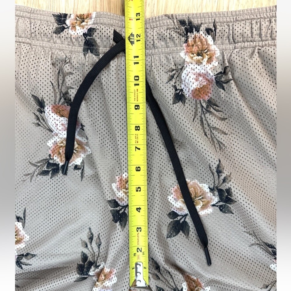 Aeropostale Mesh Shorts Men's Size XL Lined Tan Roses Floral Print 6.25" NWT - Picture 11 of 15